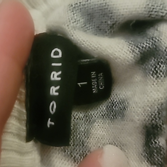 Torrid Leopard Long Sleeve Raglan Sweatshirt Size 1/14 - Picture 7 of 8